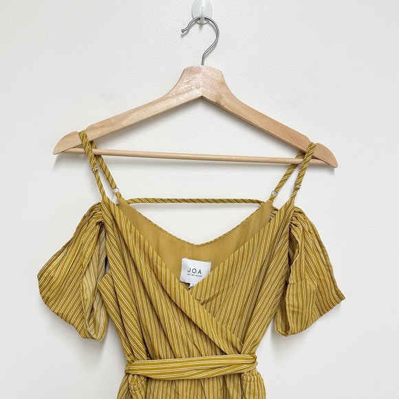 J.O.A. V-Neck Cold Shoulder Hi Lo Wrap Dress - Picture 4 of 9